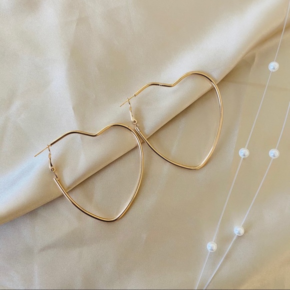 Heart Hoops Hoop Earrings Minimalist - Picture 3 of 13